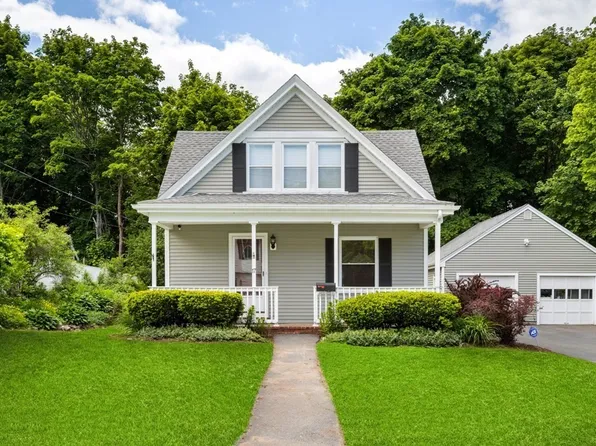 17 Hawthorne St, Weymouth, MA 02189