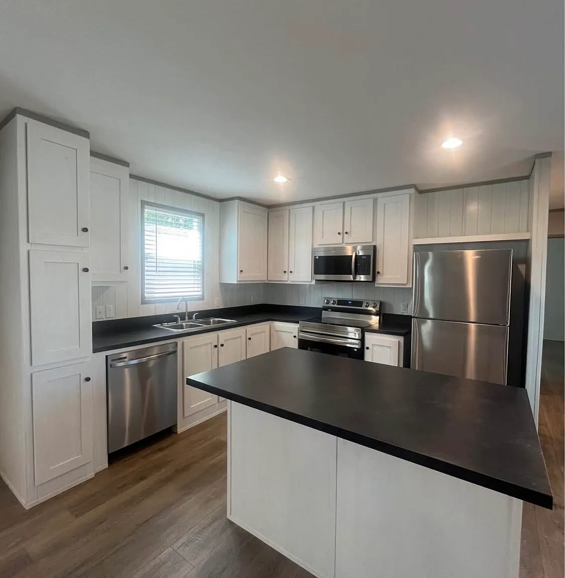 3 bed, 1216 sqft, $1,185 — Photo 2