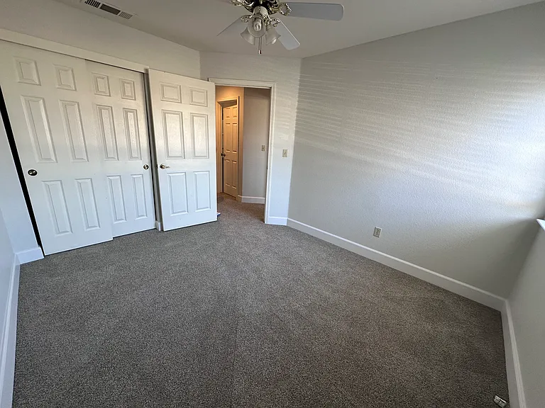 52 Elizabeth Ct — Photo 16