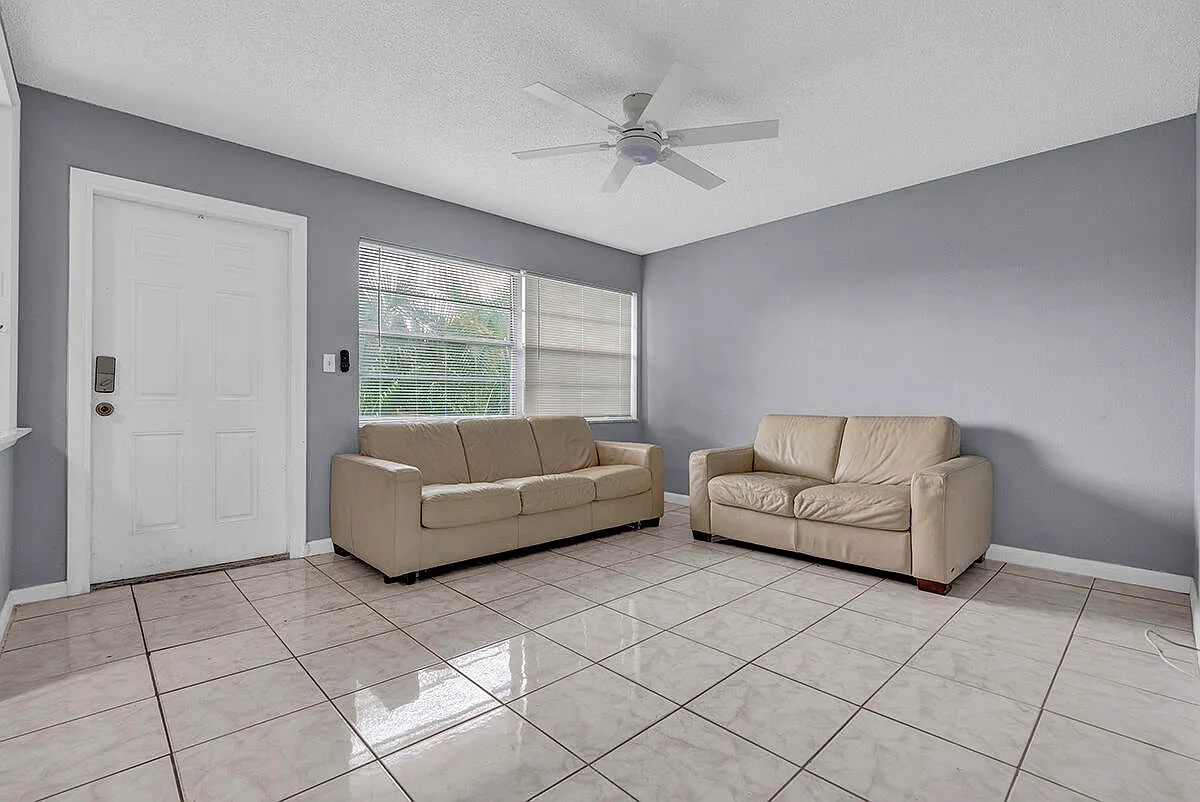 2 bed, 1.0 bath, 710 sqft, $2,000 — Photo 4