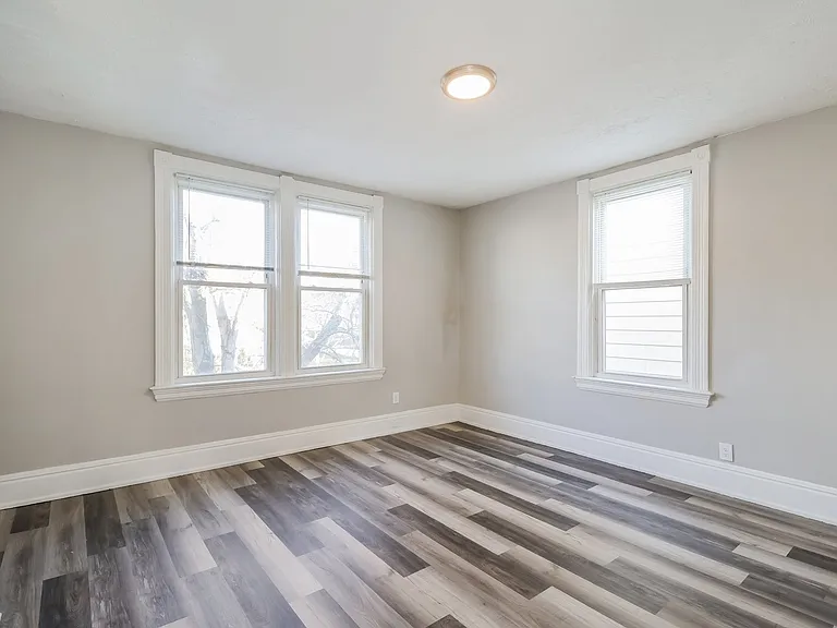 188577_017_living_room_13330445.jpg