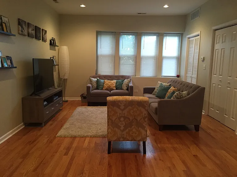 2438 N Laramie Ave #1N — Photo 4
