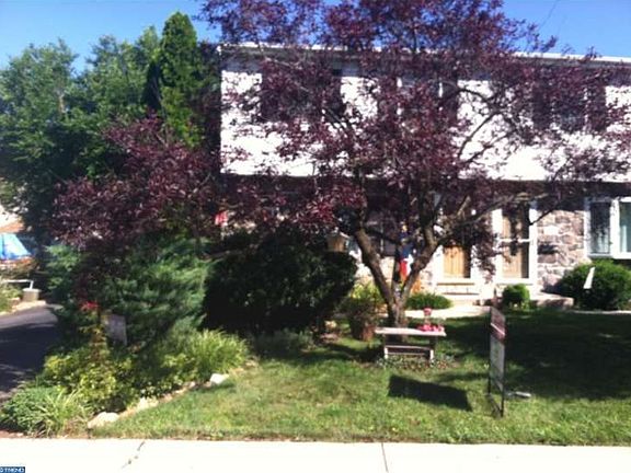 3rd image of 527 E Linden St