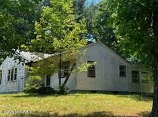 9 Sanford St, Manalapan, NJ 07726