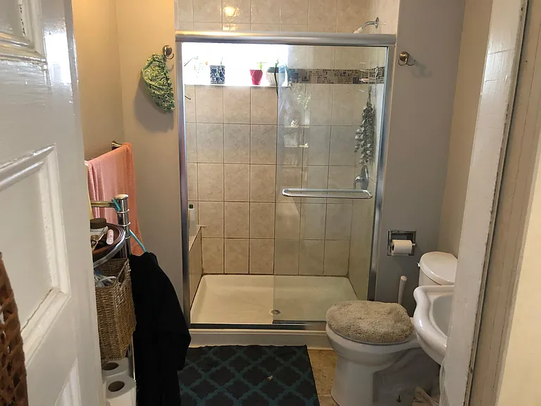 389 College St #10 — Photo 10