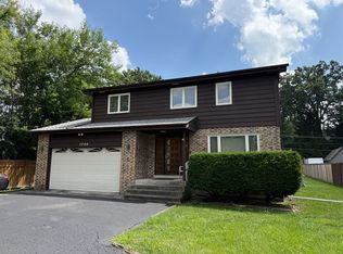 1709 E Kensington Rd, Mount Prospect, IL 60056