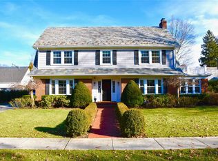 77 Brompton Rd, Garden City, NY 11530