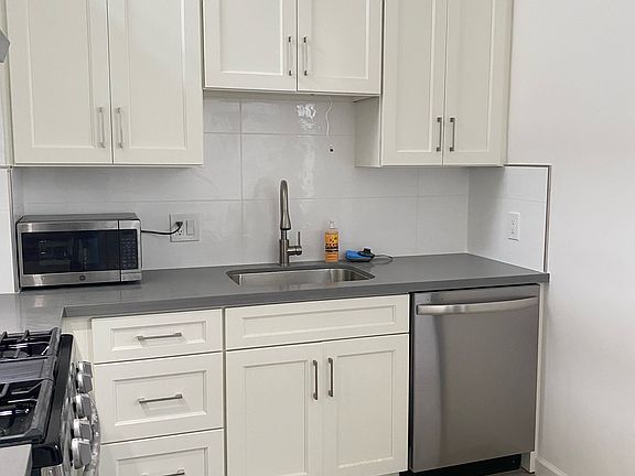 5th image of 51-53 Beaumont Ave