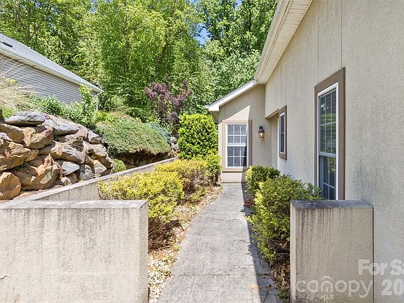 5th image of 55 Stonebridge Dr