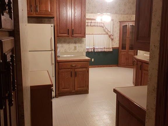 4th image of 4025 E 52nd St