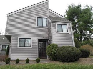 94 Hollister Way S, Glastonbury, CT 06033