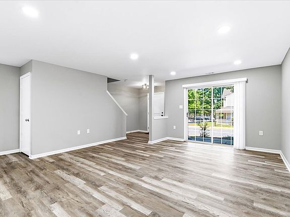 5th image of 2607 Warren Way