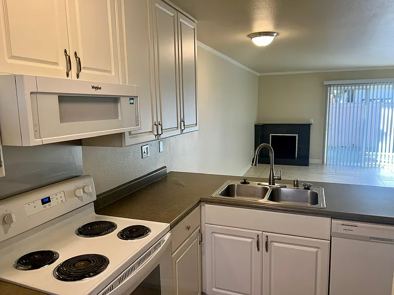 209 Stony Point Rd #E — Photo 5