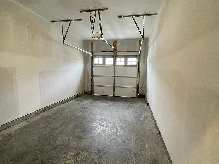 558 Trinity Way — Photo 32