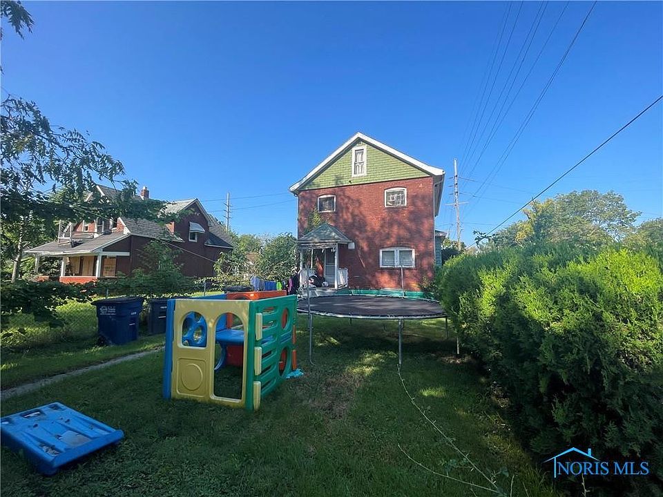 2nd image of 1026 Marmion Ave