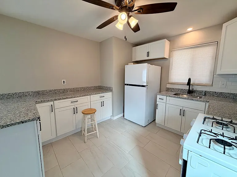 630 Dornbush St — Photo 6