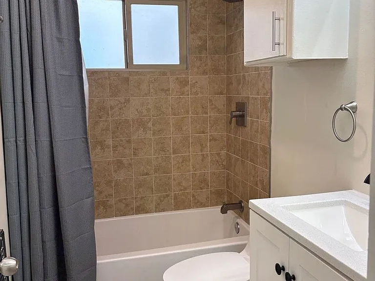 4714 Slauson Ave — Photo 14