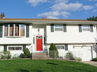 10 Joy Pl, Ronkonkoma, NY 11779