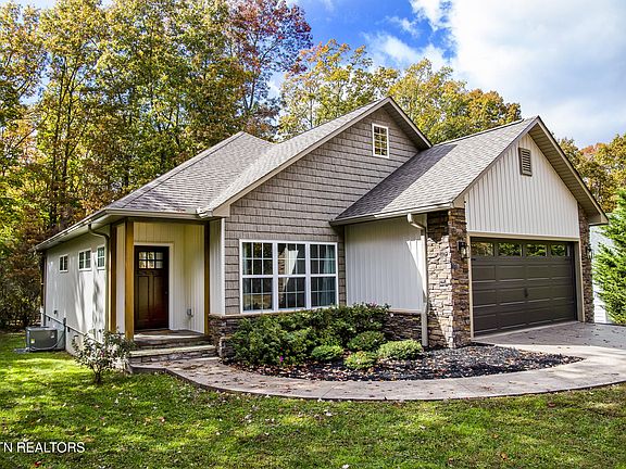 3rd image of 15 Hickory Cove Ln