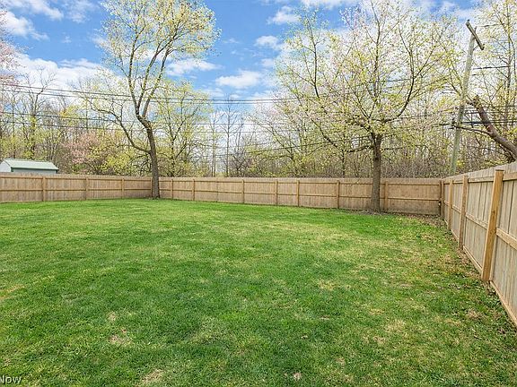 2nd image of 28469 Windsor Dr