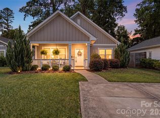 1613 Newcastle St, Charlotte, NC 28216