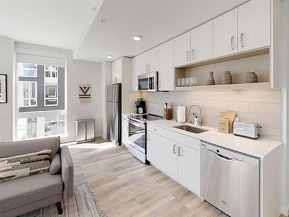 4th image of 403 Dexter Ave N #4639025