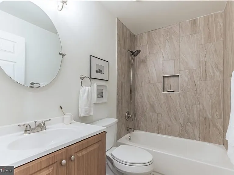 1210 Perry St NE — Photo 7