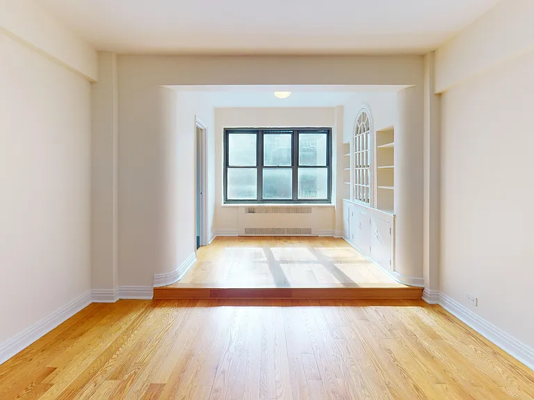141 E 56th St #10D — Photo 3