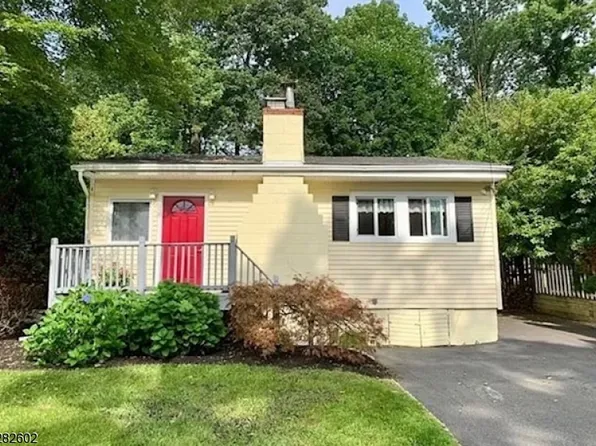 33 W Lakeview Trl, Jefferson Twp., NJ 07885