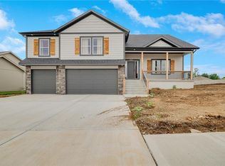 2340 NE Colonnade Ave, Blue Springs, MO 64029