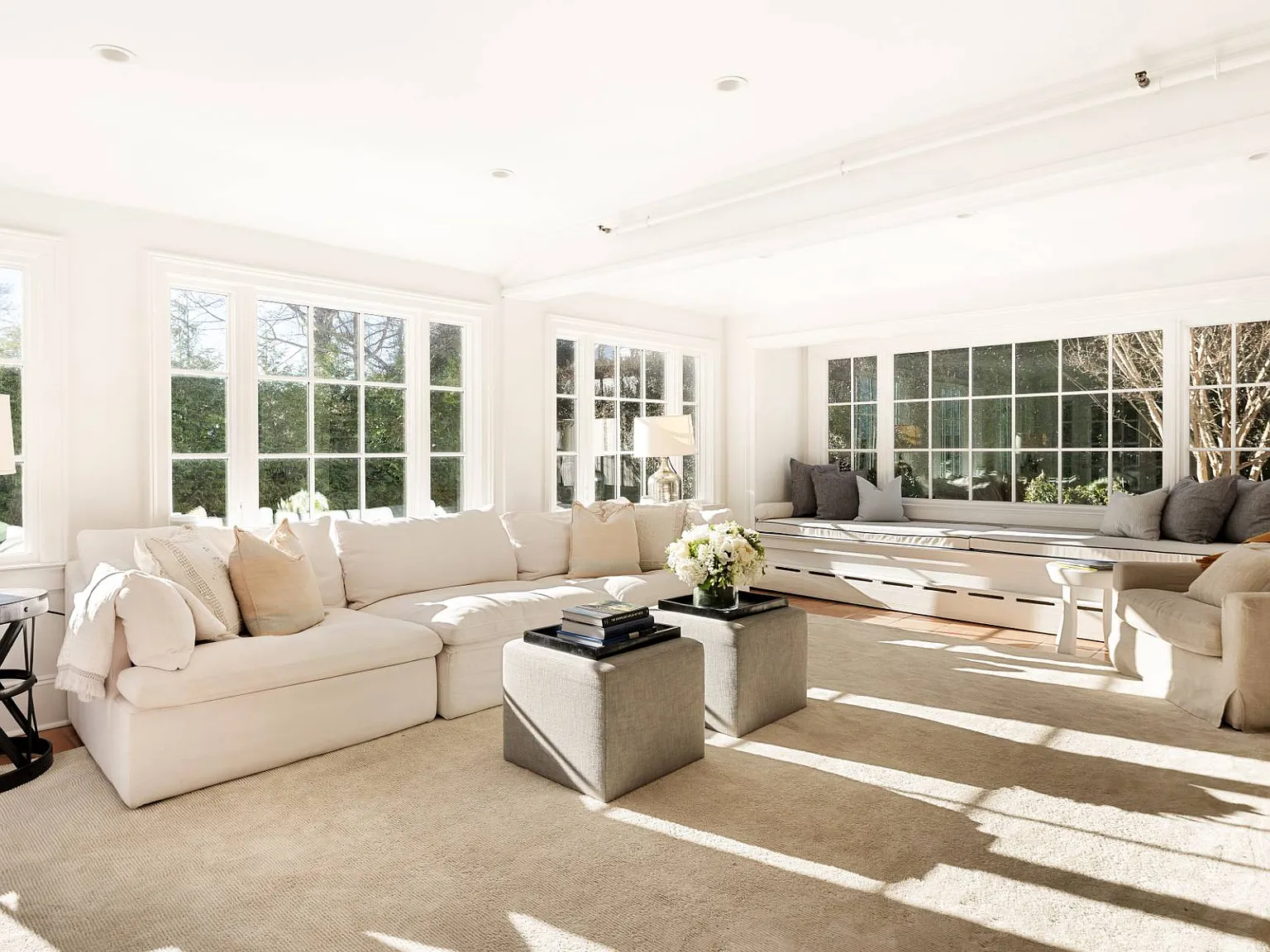 A Timeless, Private Southampton Estate — Photo 2