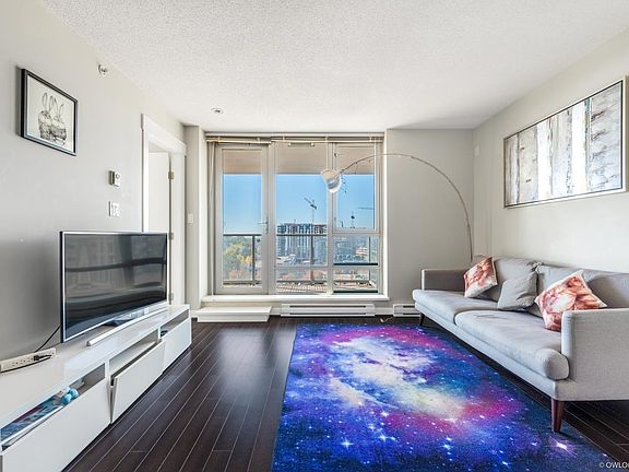 3rd image of 6733 Buswell St