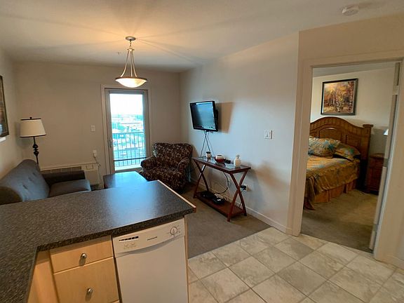 3rd image of 8528 Manning Ave #622