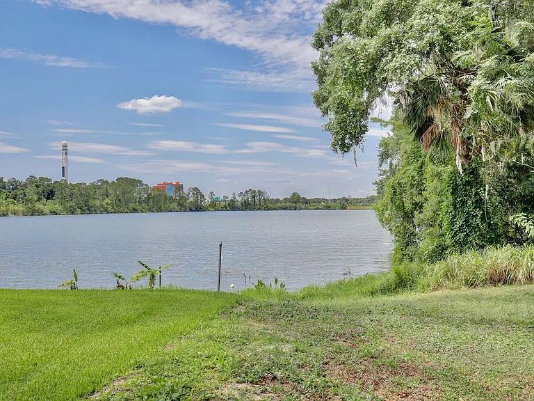 2401 Albert Lee Pkwy — Photo 24