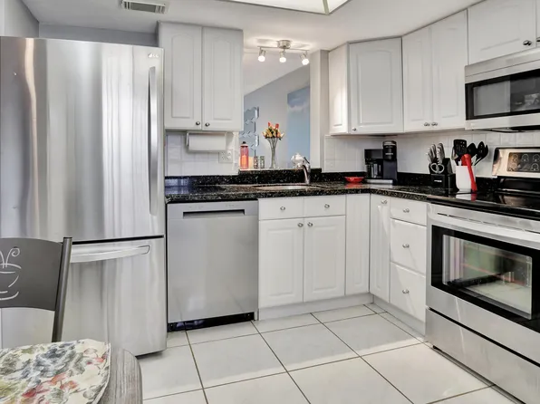 7610 NW 18th Street #205, Margate, FL 33063