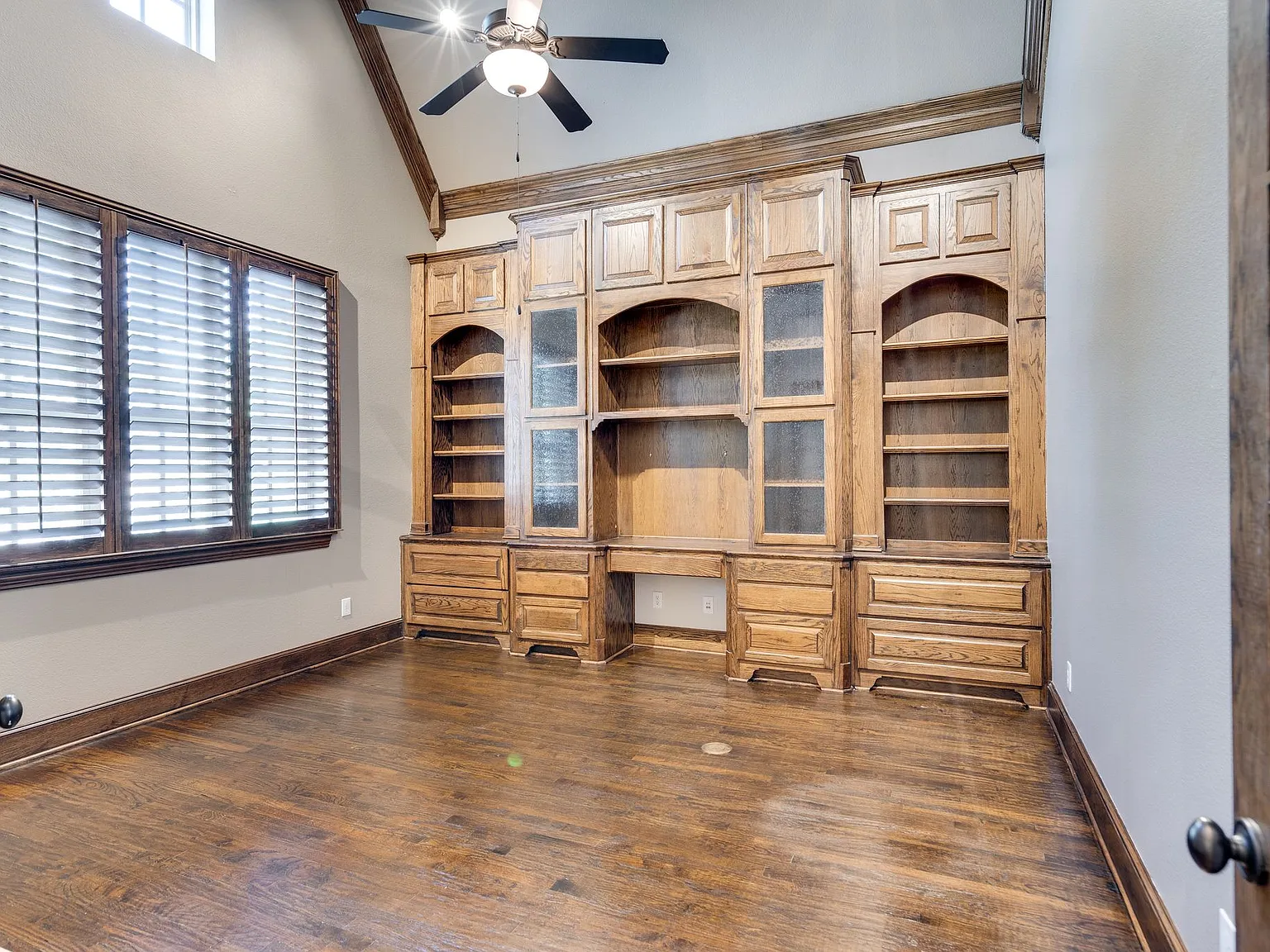 4 bed, 5.5 bath, 4863 sqft, $5,200 — Photo 3