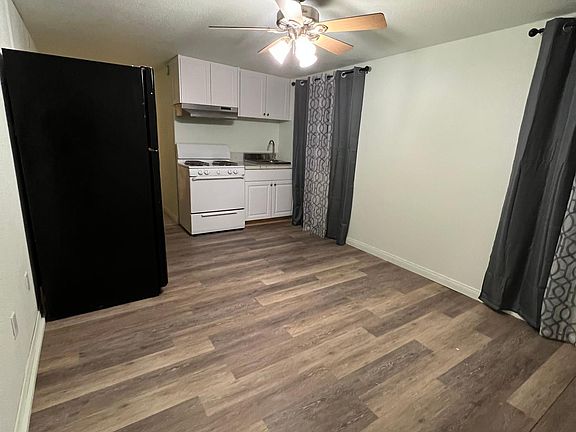 5th image of 32830 Greenwood Dr