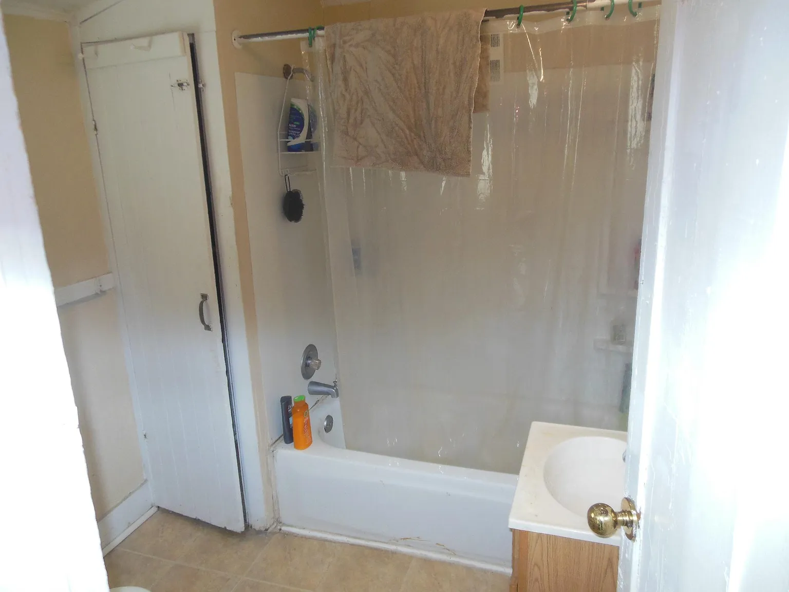 5 bed, 1.5 bath, 1496 sqft, $2,050 — Photo 4