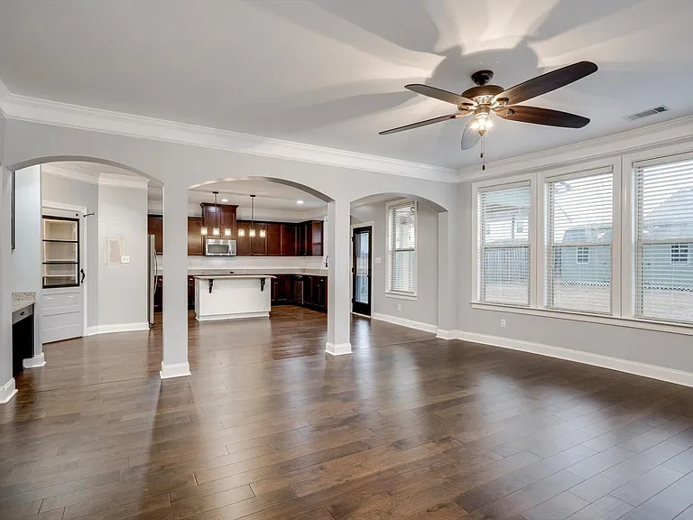 8647 Crenshaw Dr — Photo 9