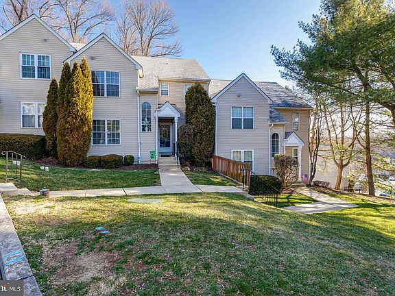 2nd image of 312 Wexford Ct #312