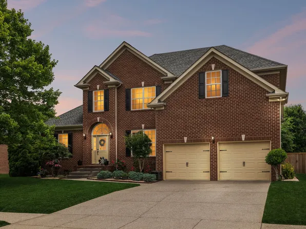 1011 Brixworth Dr, Thompsons Station, TN 37179