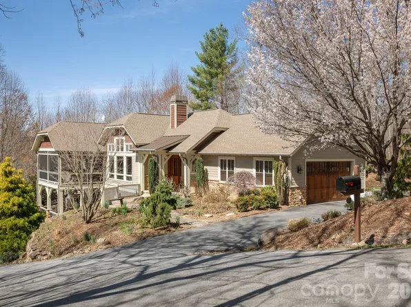 315 Crossvine Trl, Laurel Park, NC 28739