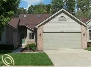 315 Texknoll Dr, Brighton, MI