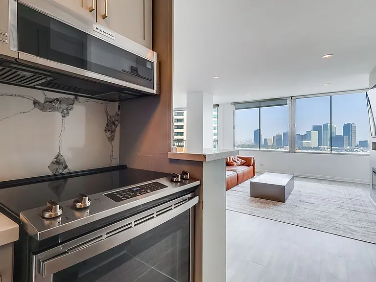 10501 Wilshire Blvd #2008 — Photo 7