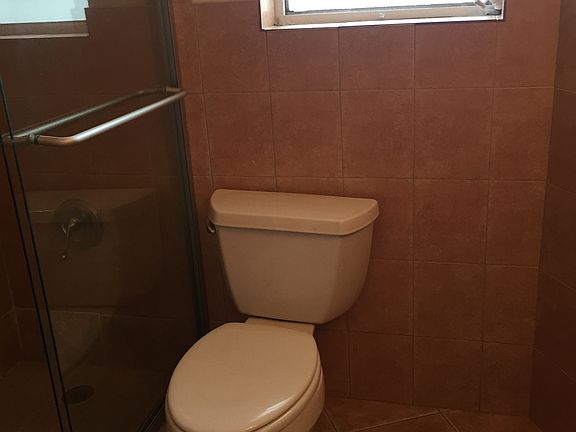 5th image of 18700 NE 18th Ave APT 204