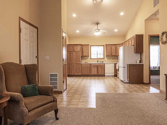 4th image of 502 Douglas Dr #7