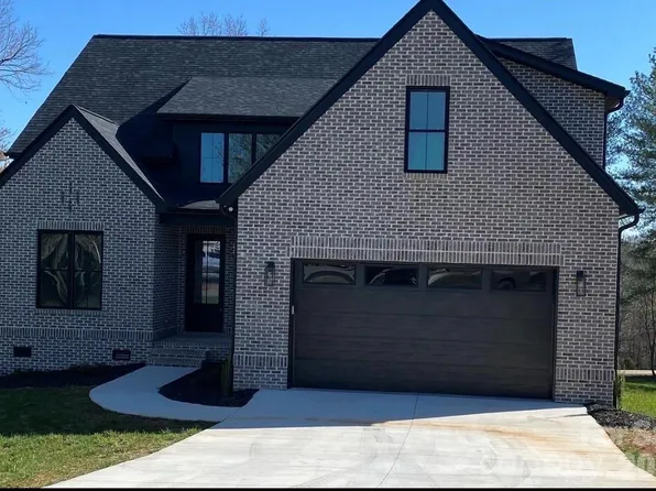 1116 Players Ridge Rd, Hickory, NC 28601