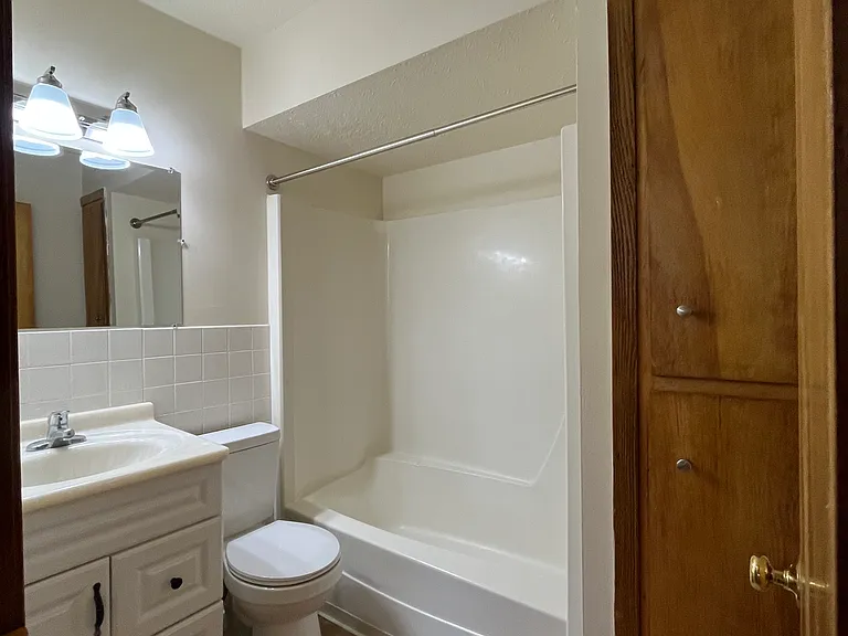 Bella Dora's Graham/Vira Rd. Townhouses — Photo 9