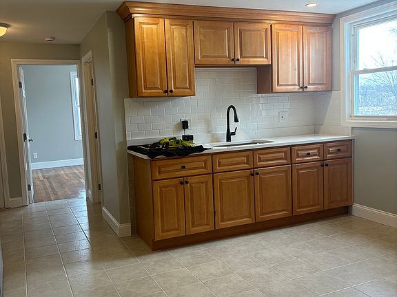 3rd image of 63 Callender St Floor 3