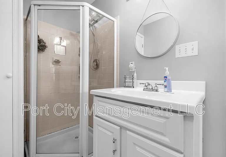 710 S East Ave — Photo 18